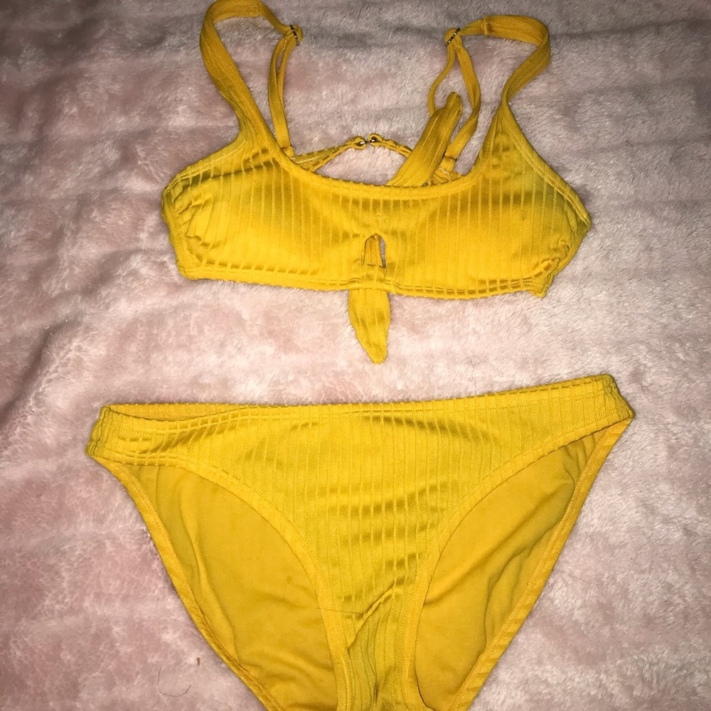 yellow bikini - Picture 2 of 4